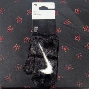 Nike Black and White Knit Mittens